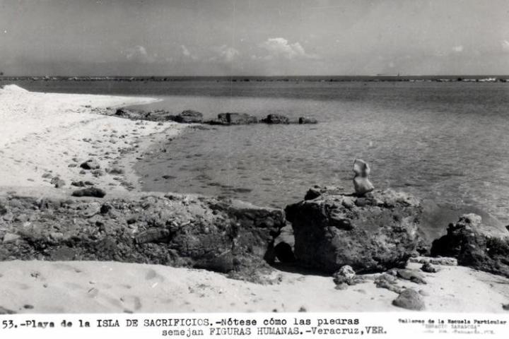 7. Antigua fotografía de la Isla de los Sacrificios. Foto - México en Fotos
