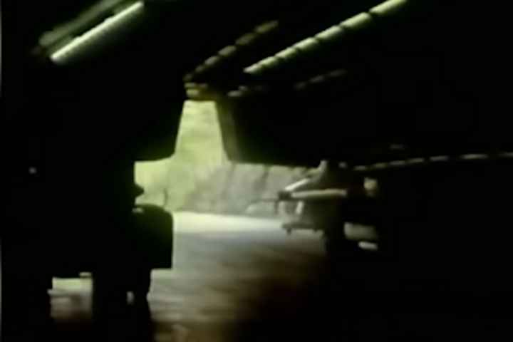 7. Avión saliendo de la Base Aérea de Željava. Foto - zeljavalybi (YouTube)