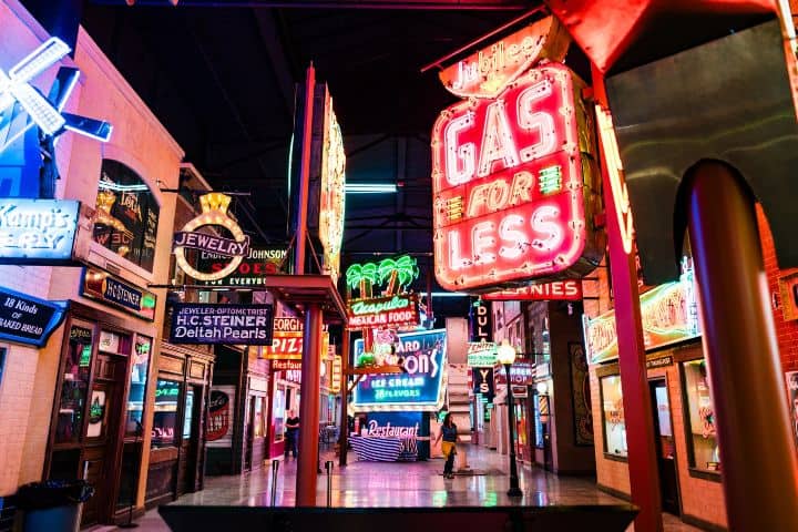 7. Museo Americano de Señales. Foto - American Sign Museum (Facebook)