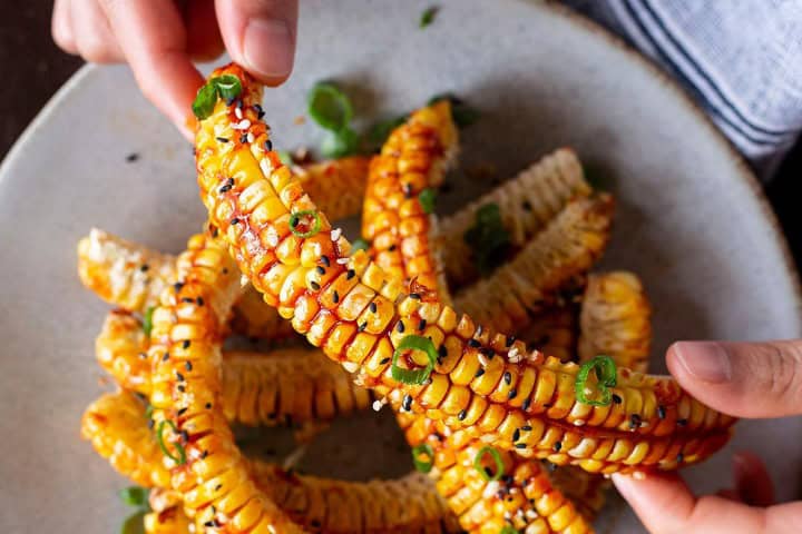 8. Costillas de elote. Foto - Two Plaid Aprons