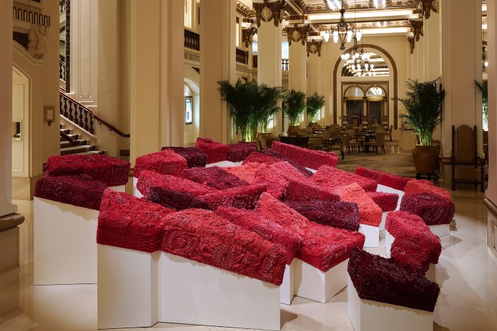 8. Obra de Lin Fanglu en el Art in Resonance 2025. Foto - @peninsulahotels (Instagram)