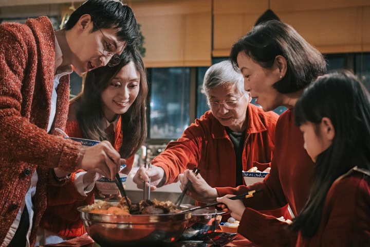 9. Familia comiend hot pot. Foto - Getty Images