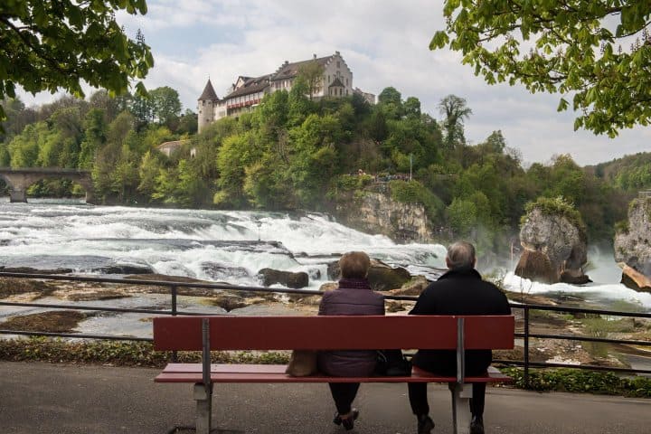 9. Visitantes en las Cataratas del Rin. Foto - Getty Images