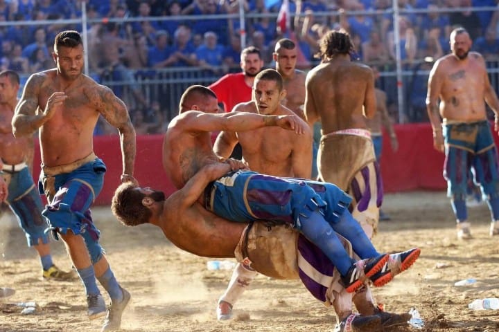9. Pelea en el Calcio Florentino. Foto - Alamy