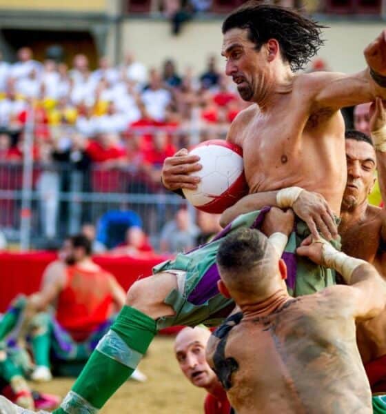 CALCIO FLORENTINO_ FUTBOIL Y BRUTALIDAD EN ITALIA