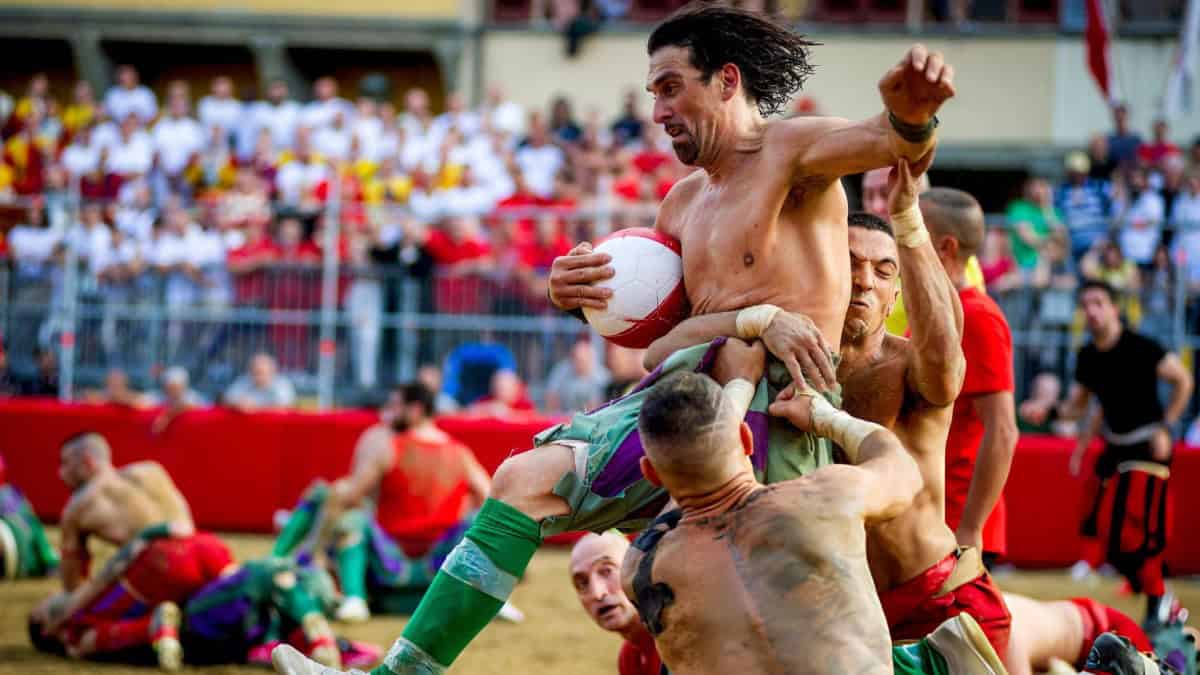 CALCIO FLORENTINO_ FUTBOIL Y BRUTALIDAD EN ITALIA