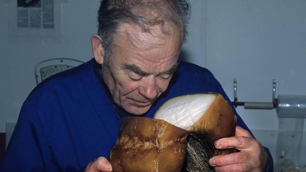 HÁKARL, EL TIBURIÓN FERMENTADO DE ISLANDIA