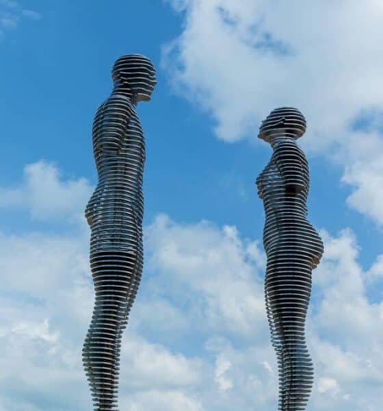 LAS ESTATUAS DE ALÍ Y NINO EN GEORGIA