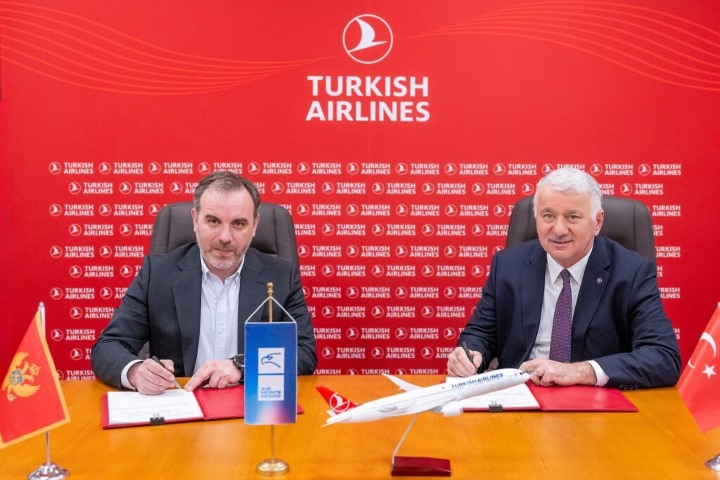 1. (De izquierda a derecha) Vukadin Stojanović —director de Turkish Airlines— y Bilal Ekşi —director de Air Montenegro—. Foto - Archivo Turkish