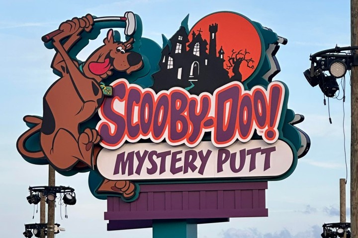 1. Letrero de Scooby-Doo! Mystery Putt. Foto - The Smoky Mountain Life (Facebook)