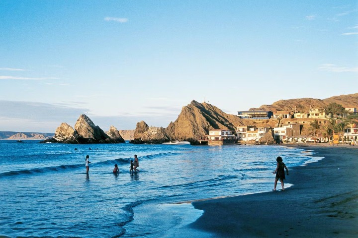 1. Playa de Piura. Foto - Denomades