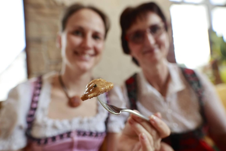 1. Trozo de criadilla de toro asada. Foto - Alamy