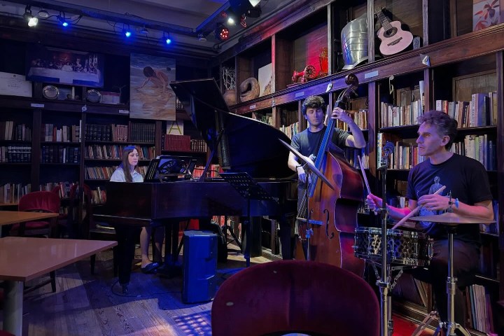 1. Concierto de jazz en la Biblioteca Café en Buenos Aires. Foto - @bibliotecacafemusica (Instagram)