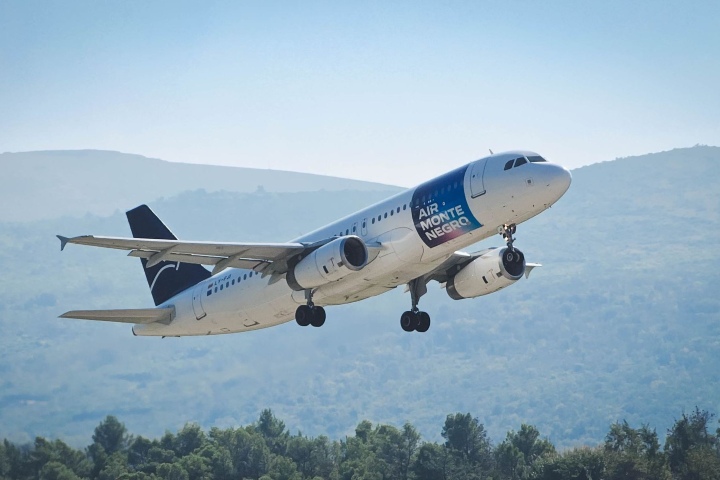 2. Avión de Air Montenegro. Foto - EX-YU Aviation News