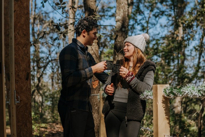 2. Pareja en Wander Cabins. Foto - Cabins.Wander (Facebook)