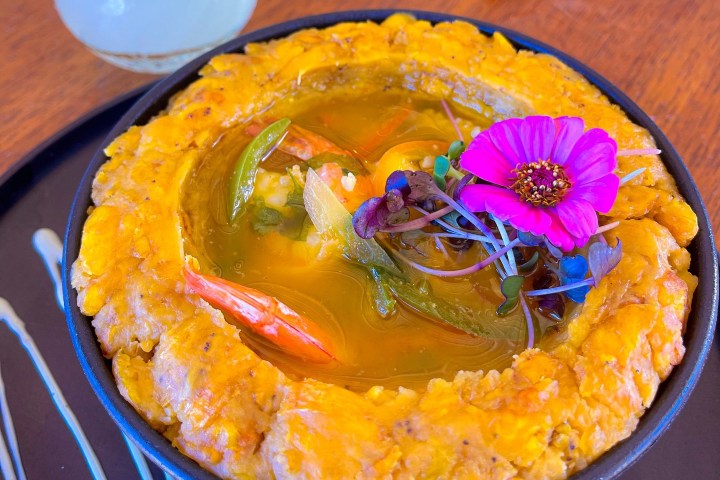 2. Mofongo con camarones. Foto - @sonidodelmarpr (Instagram)
