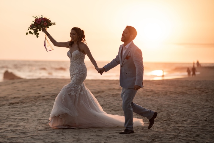 2. Recién casados en la playa. Foto - @bodas_pechef (Instagram)