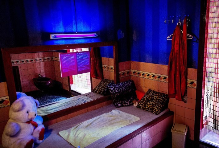 2. Habitación en 1. Entrada a Red Light Secrets Museum. Foto - Alamy.