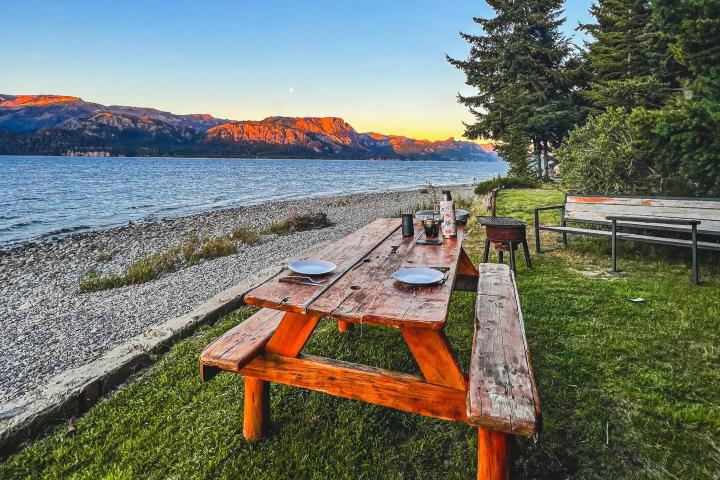 2. Zona de picnic a un costado del Lago Truful. Foto - @eluneyvillatraful (Instagram)