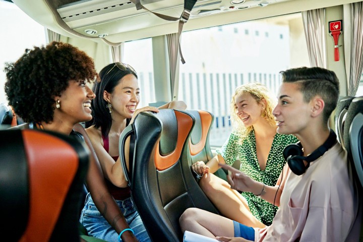 2. Amigos en bus. Foto - Getty Images