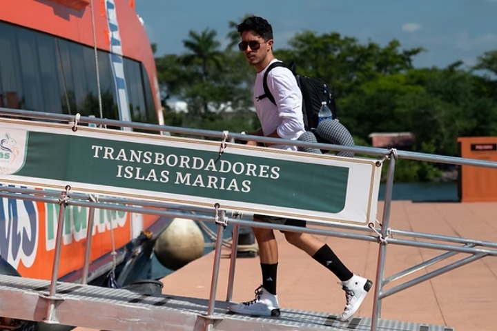 2. Corredor subiendo al ferry de las Islas Marías. Foto - escapeislasmarias
