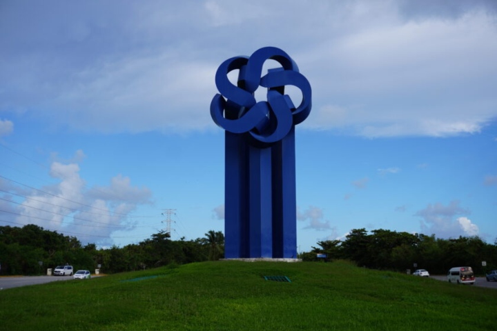 2. Escultura del FONATUR. Foto - El Despertador
