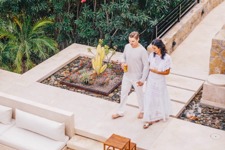 3. Pareja en la playa de One&Only Palmilla. Foto - @oneandonlypalmilla (Instagram)