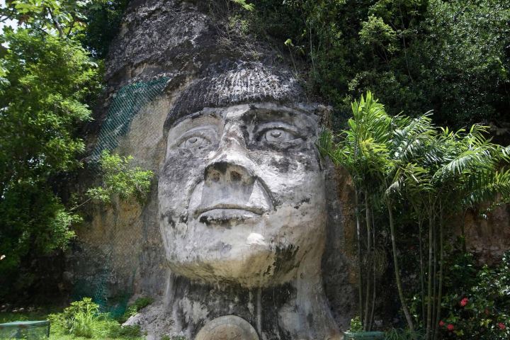 3. Escultura del Cacique Mabodamaca. Foto - Alamy