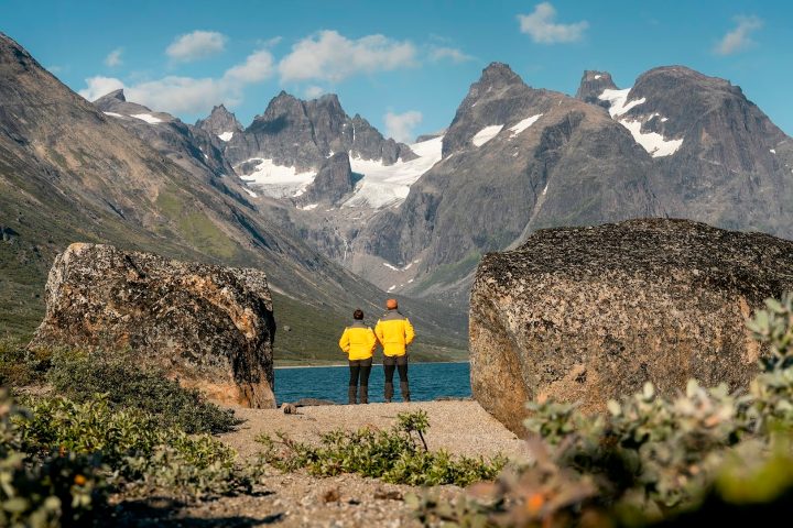 3. Pareja en paisaje Ártico. Foto - Archivo Quark Expeditions