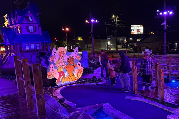 3. Scooby-Doo! Mystery Putt de noche. Foto - Scooby Doo Mystery Putt (Facebook)