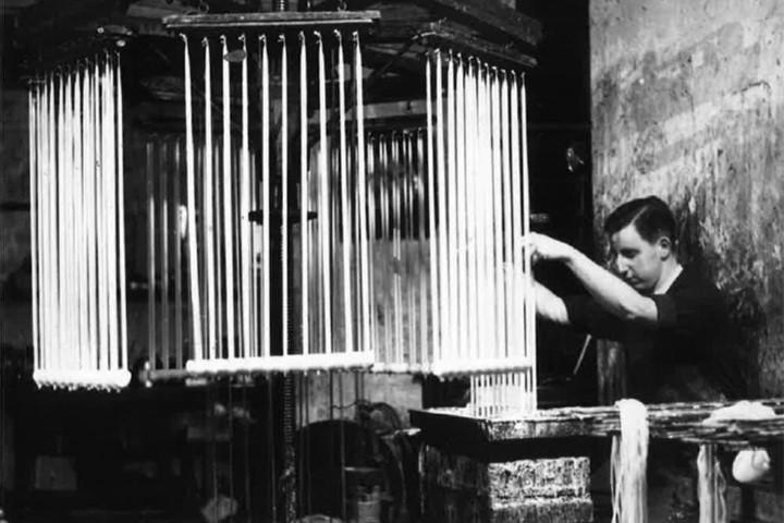 3. Jordi Subirà haciendo velas. Foto - Crónica Global