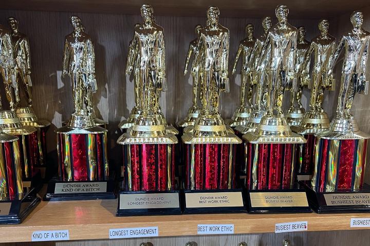 3. Dundies en Dunder Mifflin Gift Shop. Foto - The Office Giftshop Scranton PA (Facebook)
