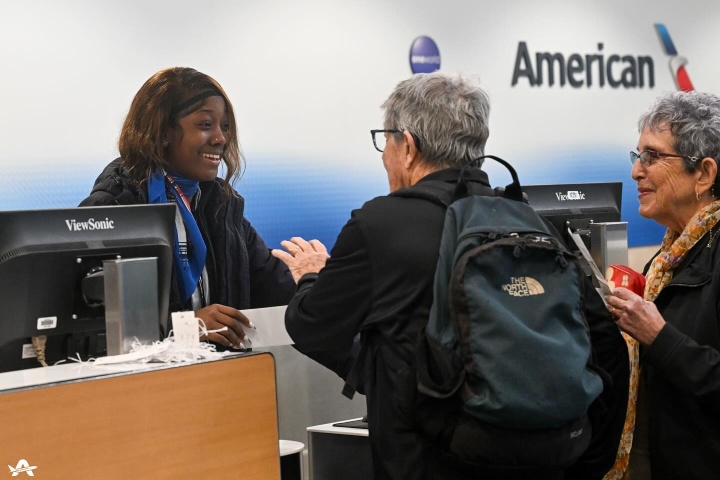 3. Atención al cliente de American Airlines. Foto - @flyalbany (Instagram)