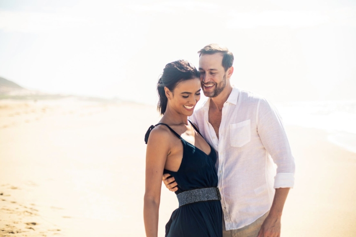 4. Pareja en playa de Nobu. Foto - Nobu Los Cabos (Facebook)