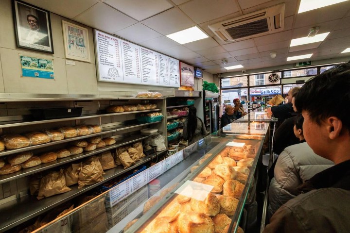 4. Interior de Beigel Bake. Foto - Alamy