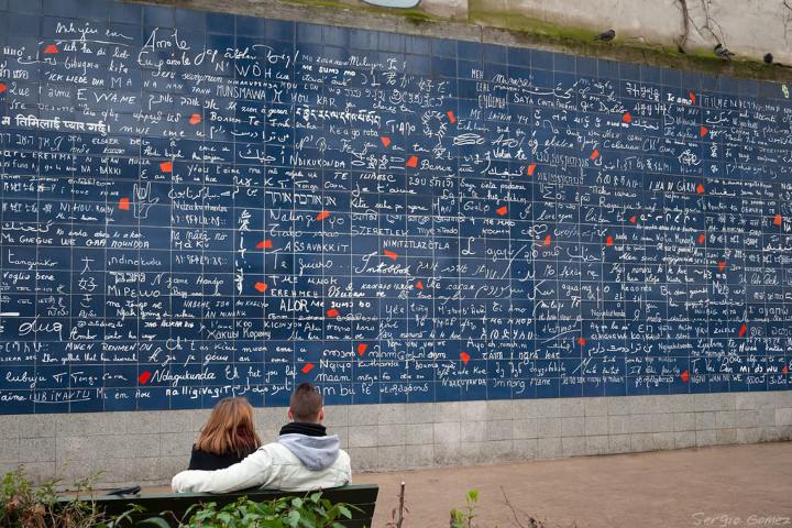 4. Pareja en el Muro de los "Te Amo". Foto - Sergio Gomez. (Flickr)
