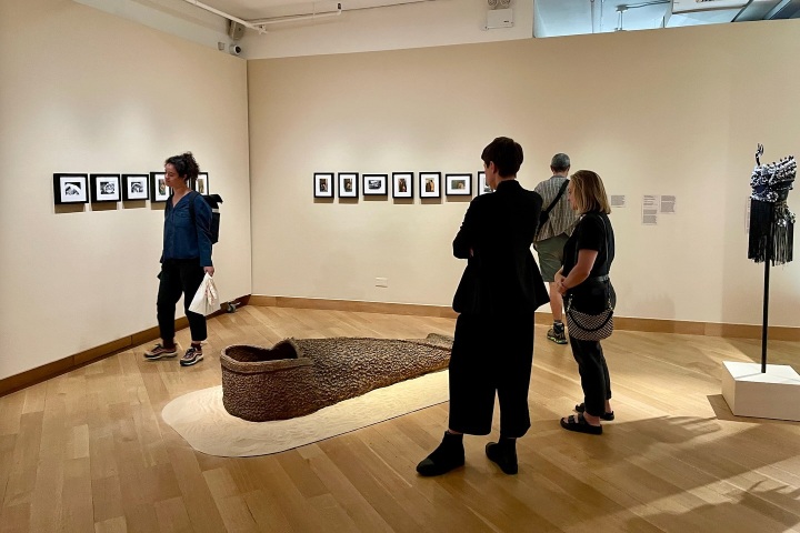 5. Obras en el Museo de Arte Leslie-Lohman. Foto - @arc_athens (Instagram)