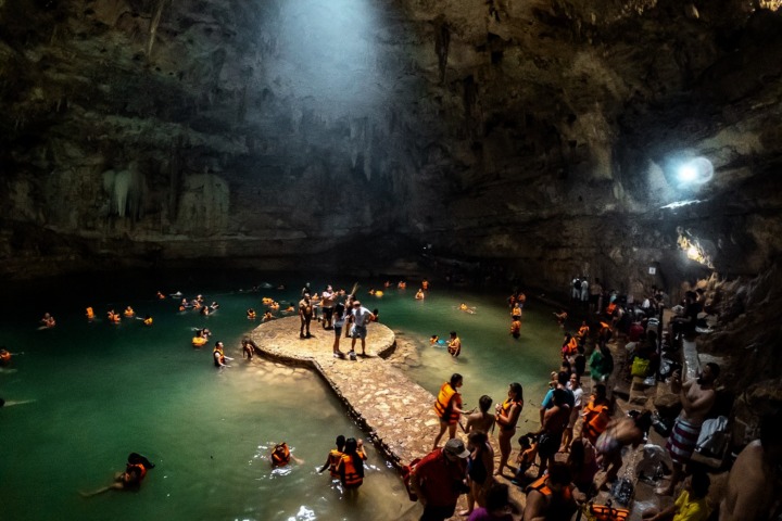 5. Turismo masivo en el Cenote Suytun. Foto - Daum