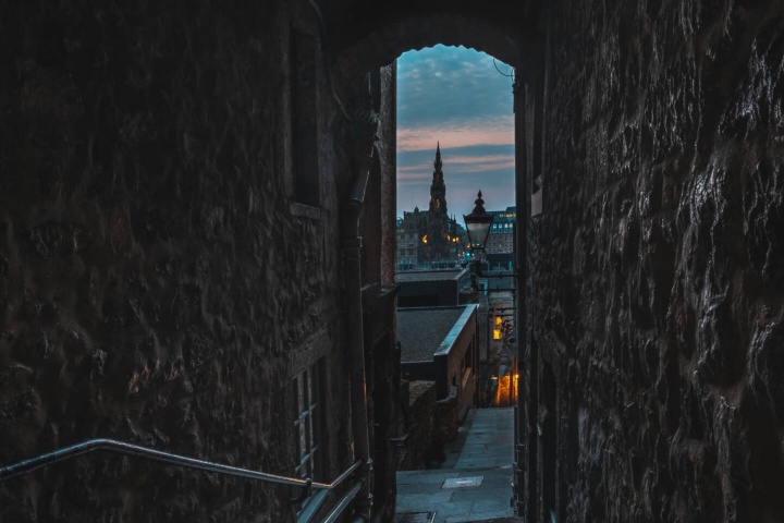 6. Advocates Close. Foto - Turismo de Edimburgo