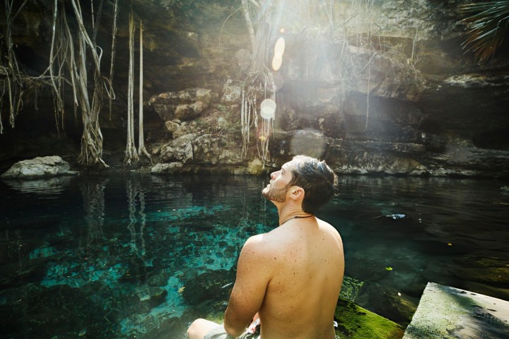 6. Hombre en cenote. Foto - Getty Images