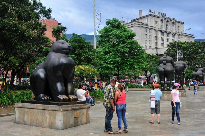 6. Gato de Botero en Medellín. Foto - Alamy