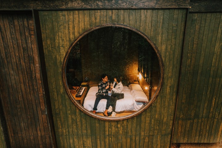7. Pareja en Wander Cabins. Foto - Cabins.Wander (Facebook)