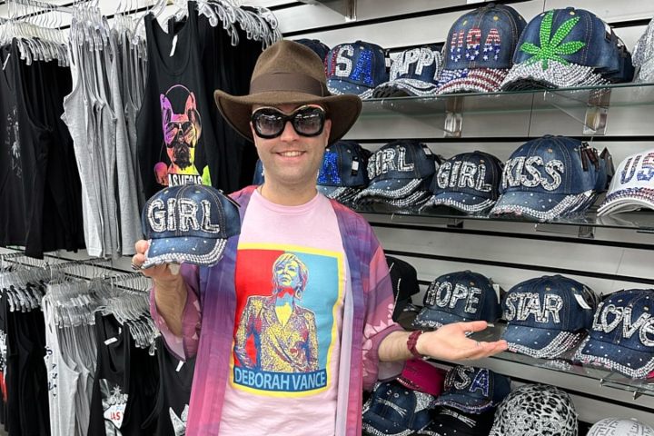 7. Souvenirs en Bonanza Gift Store. Foto - @devinsidedisney (Instagram)