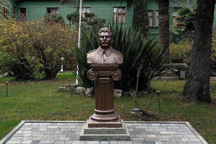 8. Busto de Stalin en Sochi. Foto - @elena_viiin (Instagram)