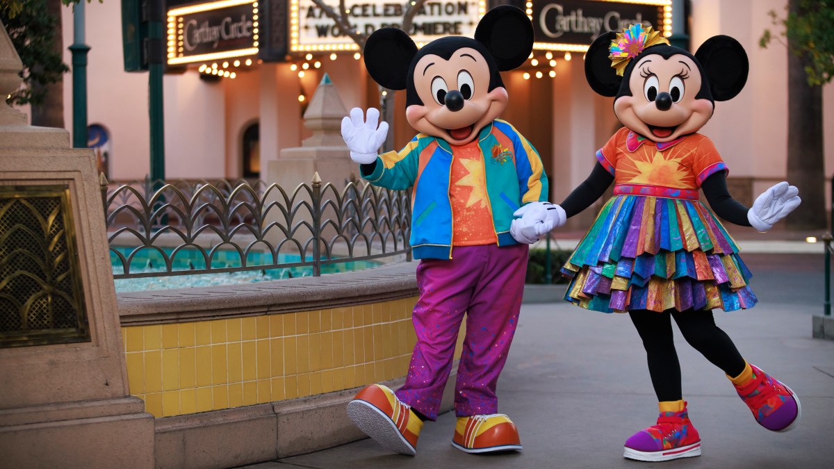DISNEY CALIFORNIA ADVENTURE PARK CELEBRA 25 AÑOS