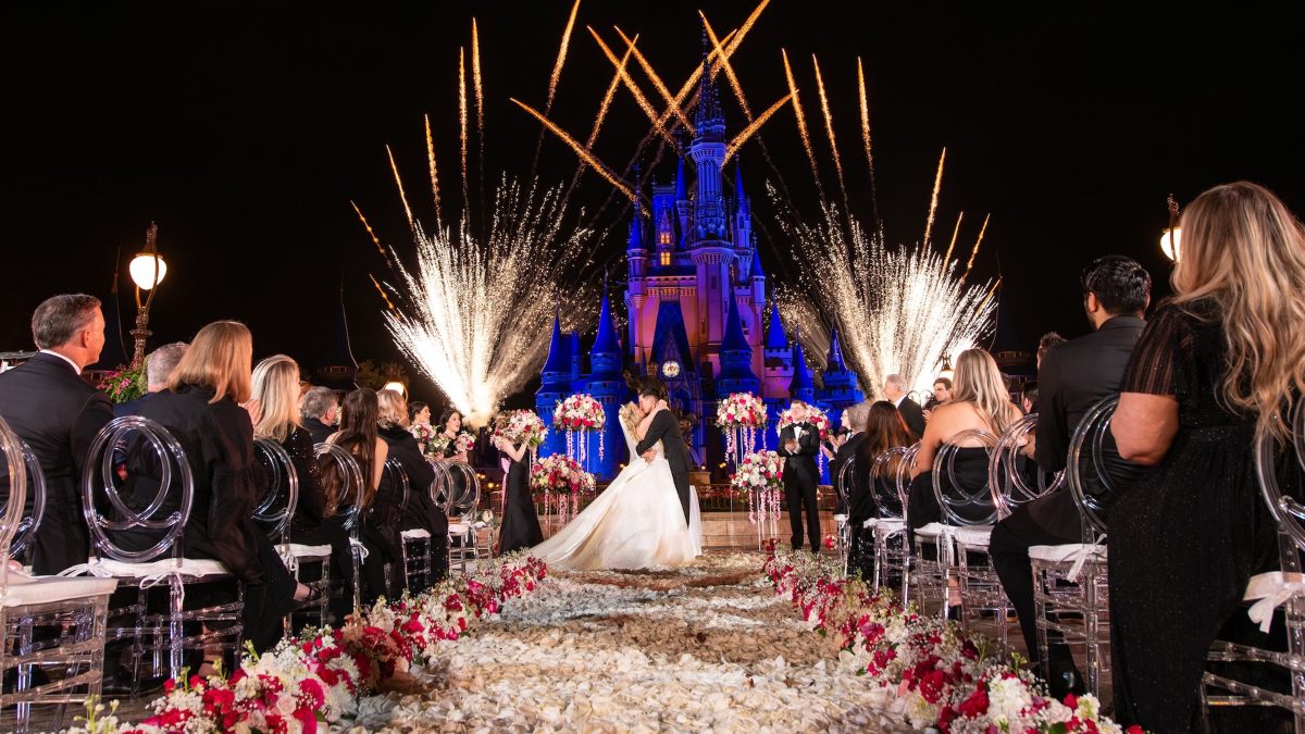 DISNEY’S FAIRY TALE WEDDINGS AND HONEYMOONS CELEBRA 35 AÑOS