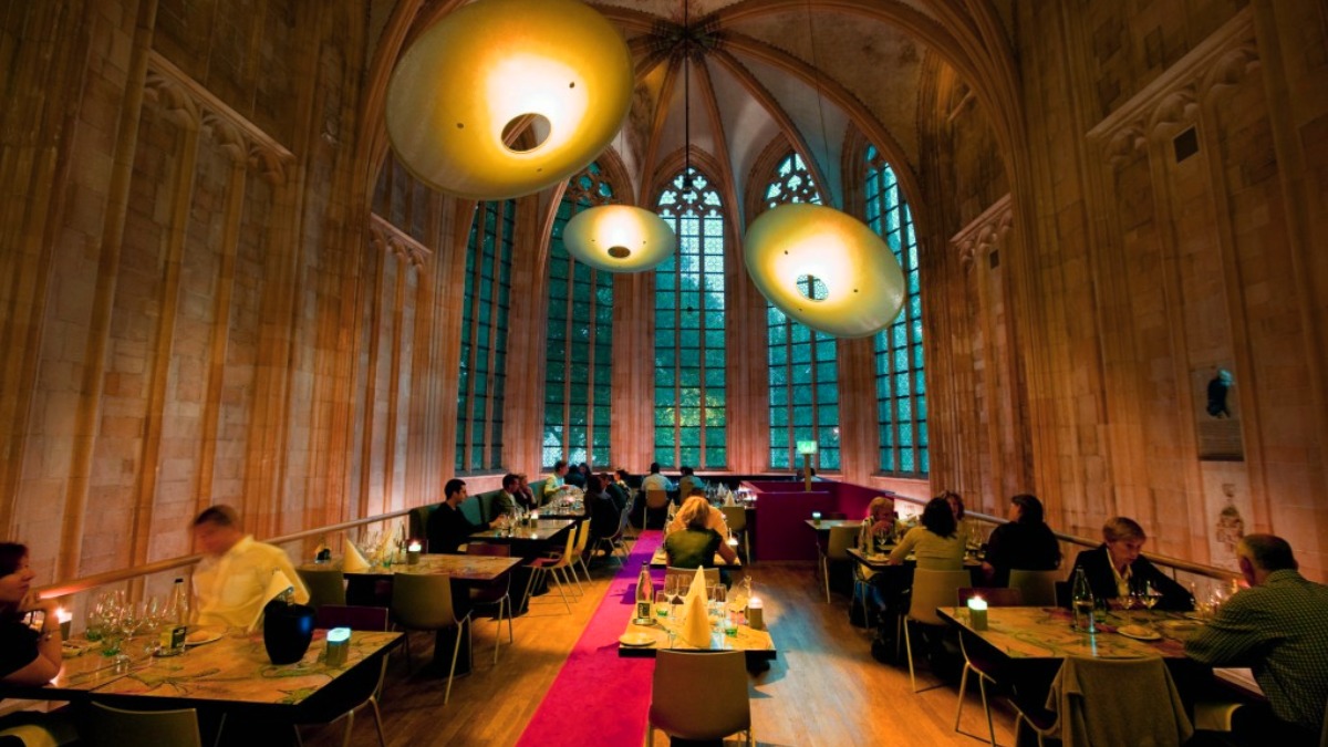 KRUISHERENHOTEL MAASTRICHT, EL MONASTERIO CONVERTIDO EN HOTEL