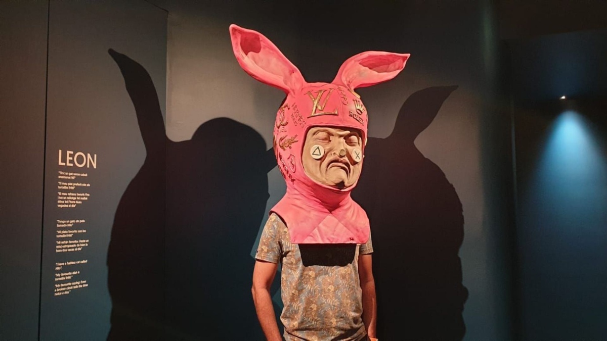 VISITANDO EL MUSEO WHITE RABBIT EN BARCELONA