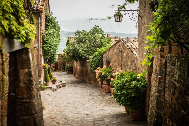 1. Calle en Civita di Bagnoregio. Foto - Alamy