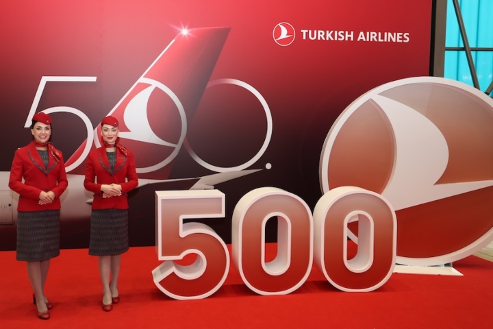 1. Presentación del avión número 500. Foto - NoGarlicNoOnions